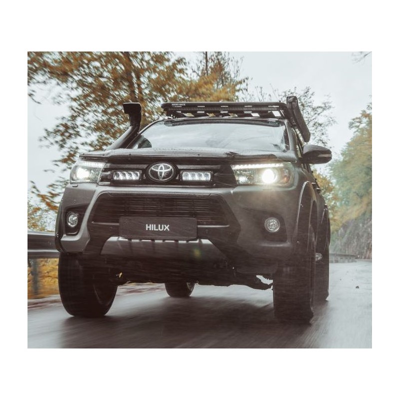 Kit intégration sur calandre d'origine barres LED Triple-R 750 Lazer Toyota Hilux 2017 Kit intégration sur calandre d'origine barres LED Triple-R 750 Lazer Toyota Hilux 2017